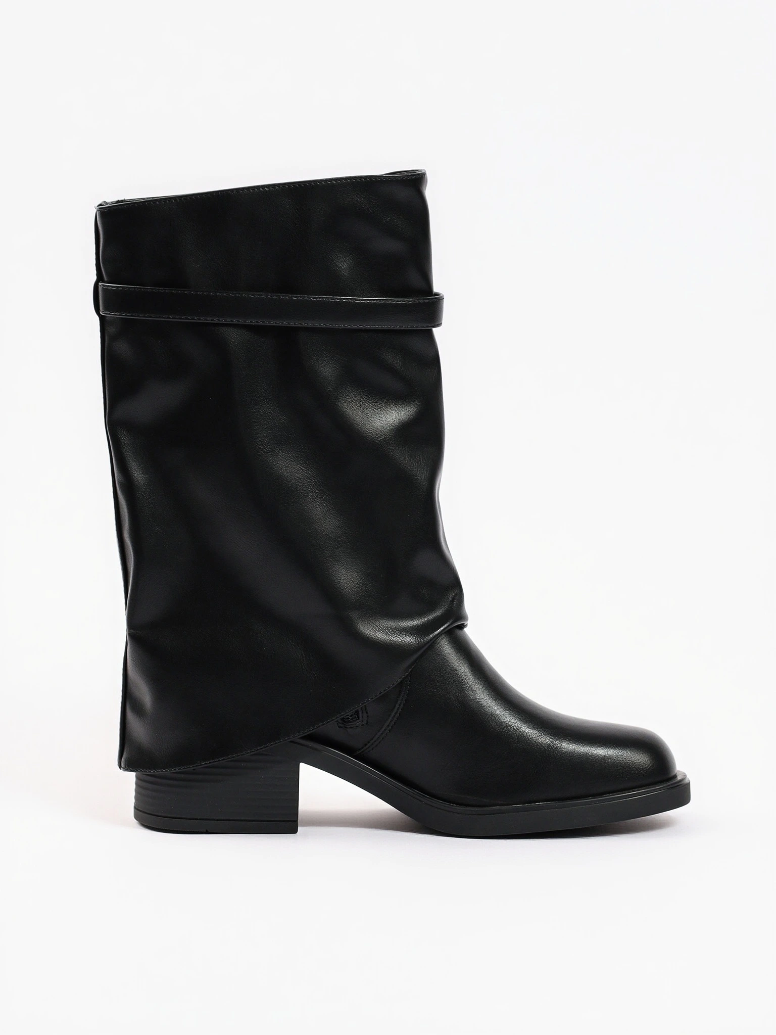 Сапоги укороченные с отворотом черного цвета